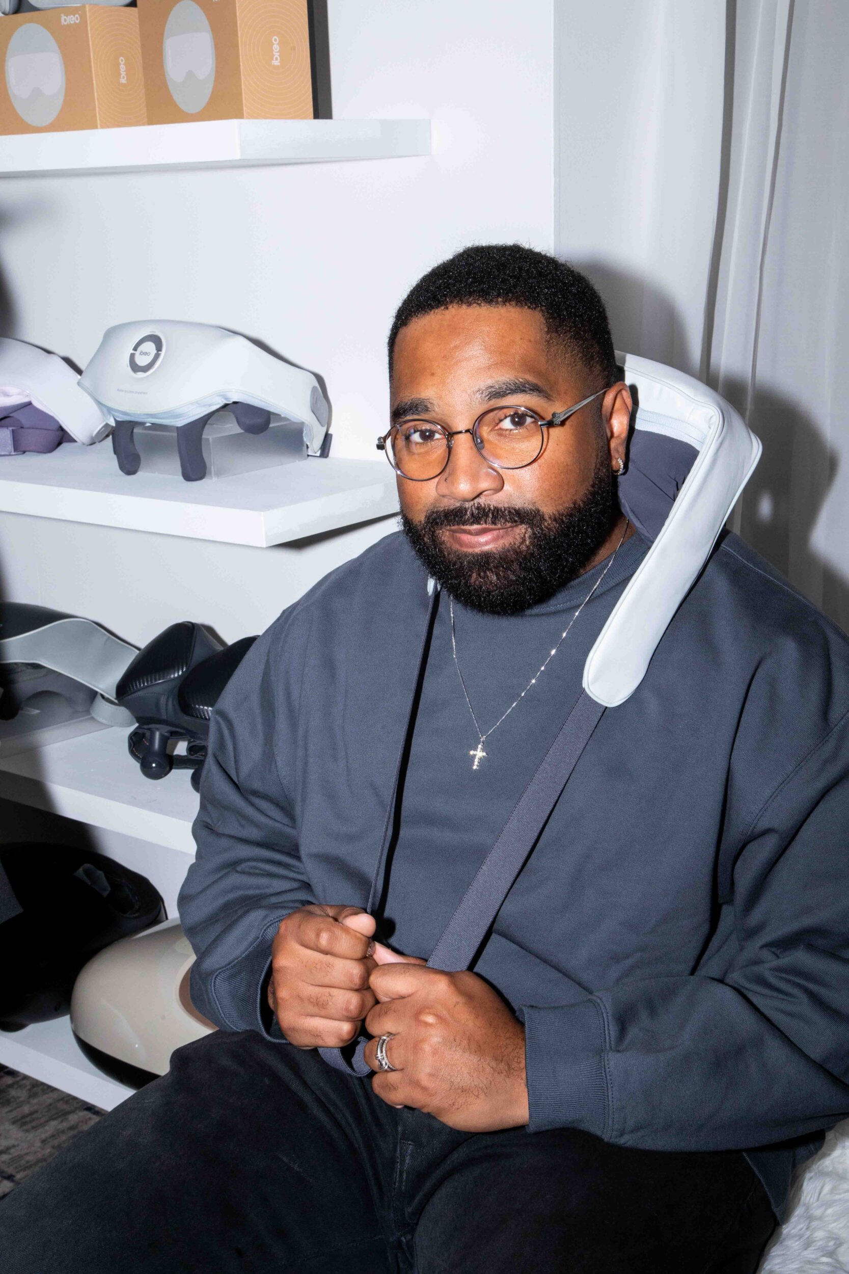 Grammy Award winner Darius Dixon relaxed with a massage by ibreo at the Annual GBK Brand Bar at the Pre-Grammy Luxury Lounge. (Photo Credit: Bella Marie)