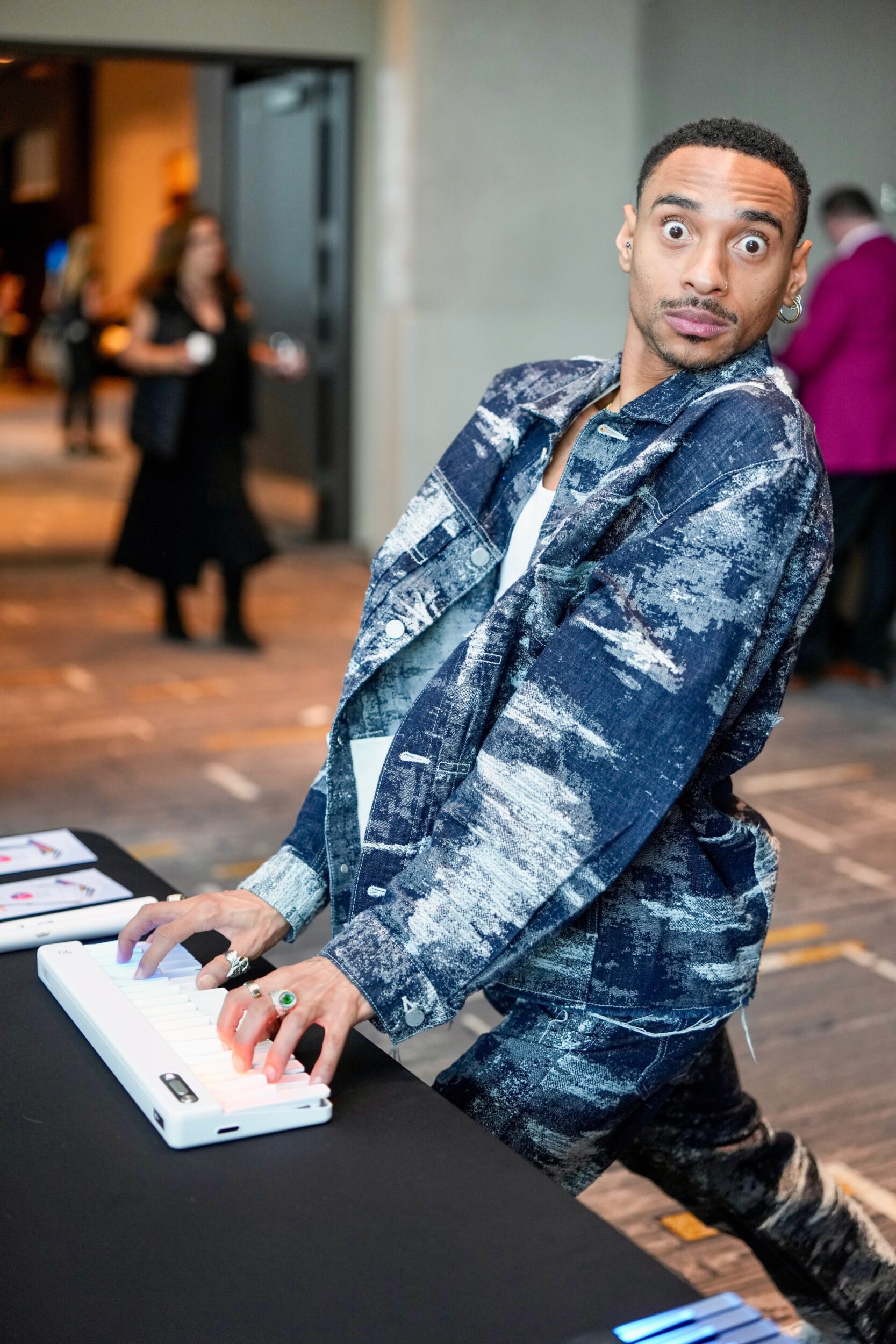 Grammy Award winner Durant Bernarr played on PartyKeys, powered by PopuMusic at the Annual GBK Brand Bar at the Pre-Grammy Luxury Lounge. (Photo Credit: Jaclyn Gentilesco)