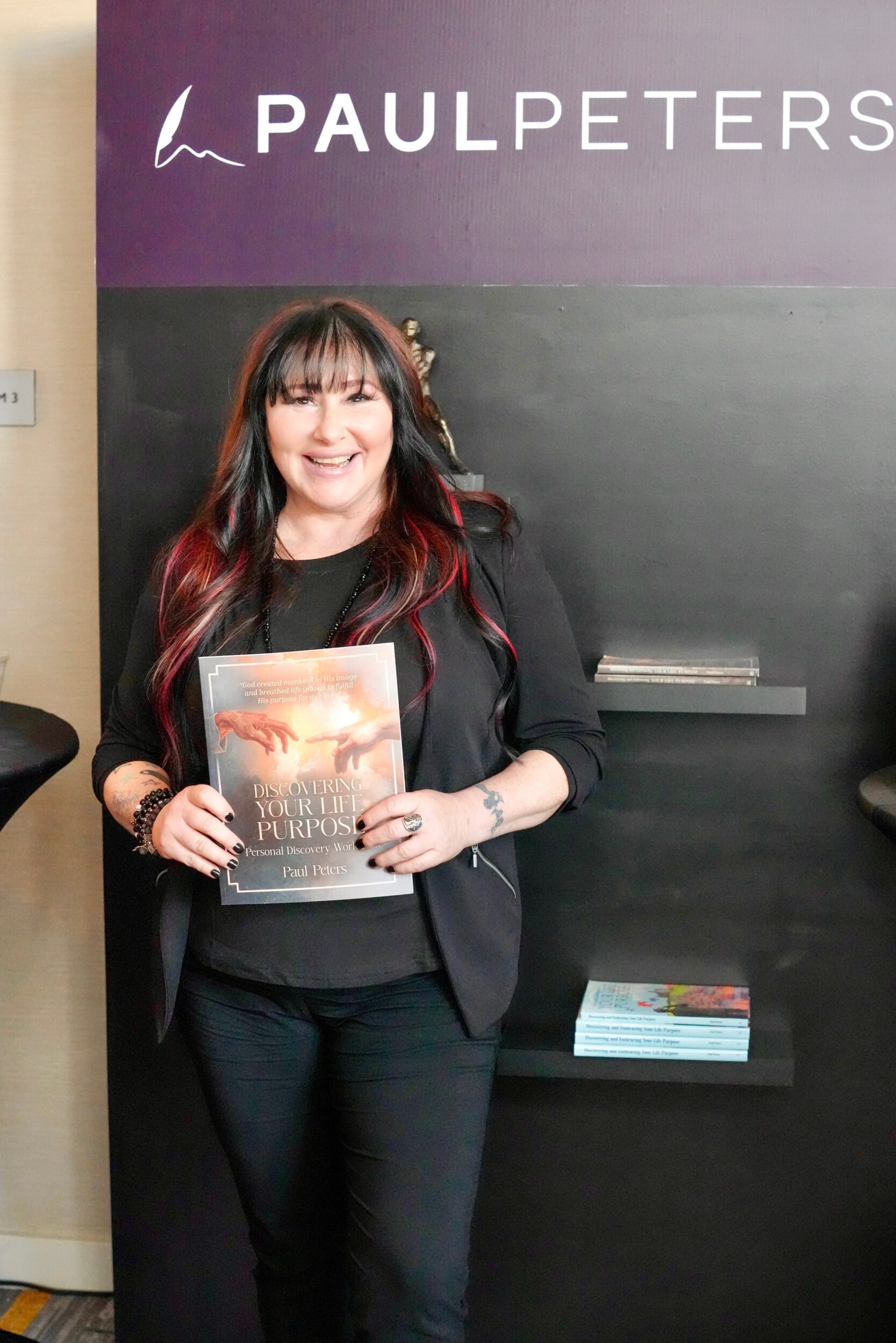 Global pop recording artist Tiffany shared a moment at the Paul Peters Collective booth at the Annual GBK Brand Bar Pre-Grammy Luxury Lounge. (Photo Credit: Jaclyn Gentilesco)