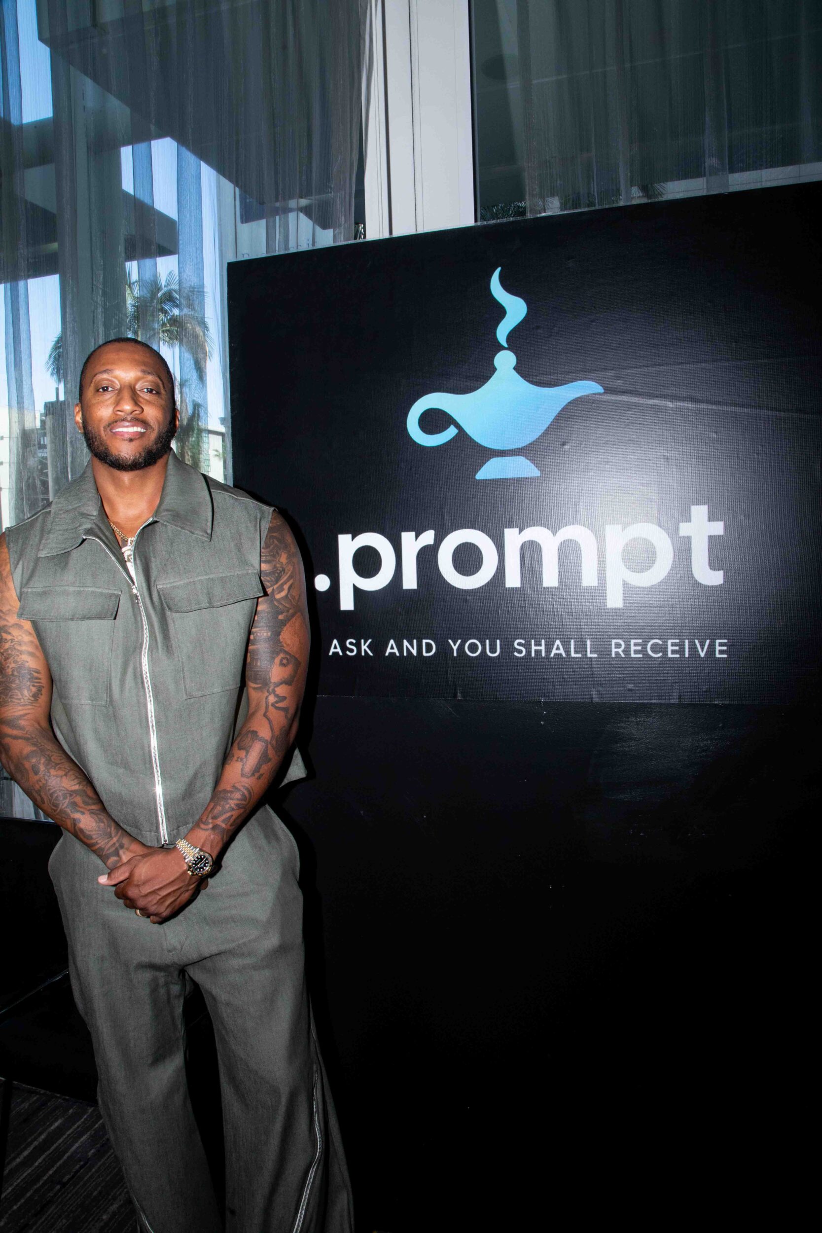 Multiple Grammy Award winner Lecrae learned more about AI's new technology with .prompt at the Annual GBK Brand Bar at the Pre-Grammy Luxury Lounge. (Photo Credit: Bella Marie)