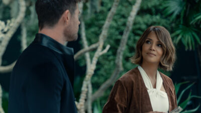 Maya (Monica Barbaro) and Davis (Chris Hemsworth) in CRIME 101. Photo Credit_ Dean Rogers