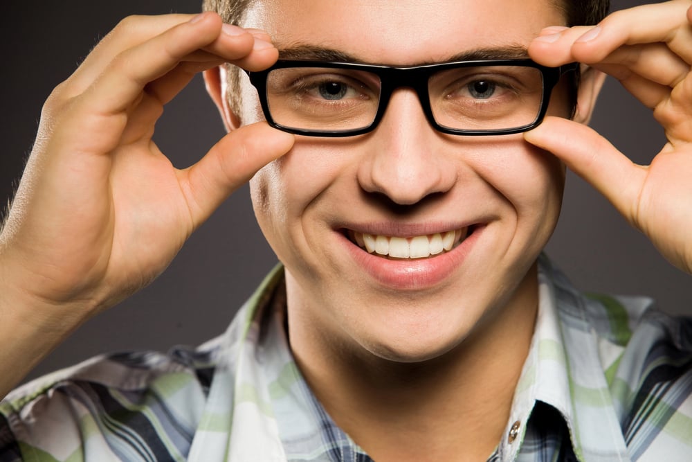 How to Tell If Your Date’s Smart Glasses Are Recording You