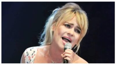 Duffy performing live