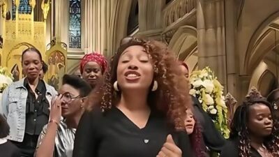 Gospel singers in Paris - screenshot