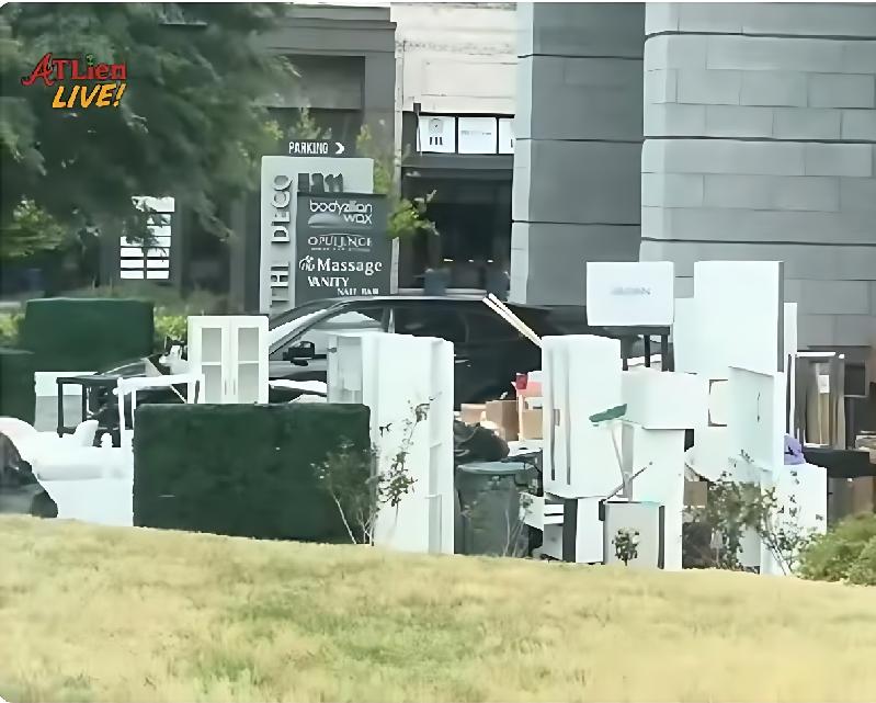 Kenya Moore’s Salon Eviction Aftermath | VIDEO