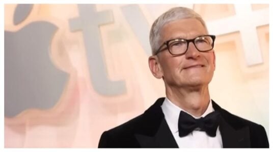 Steps Down as Apple CEO