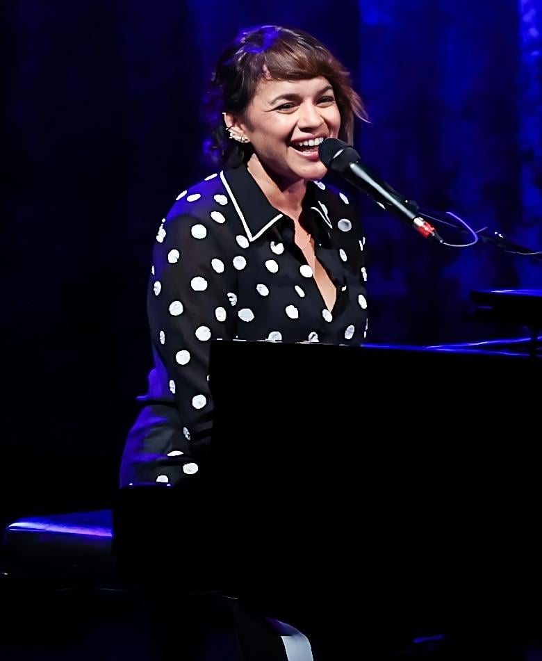 Norah Jones - via Depositphotos