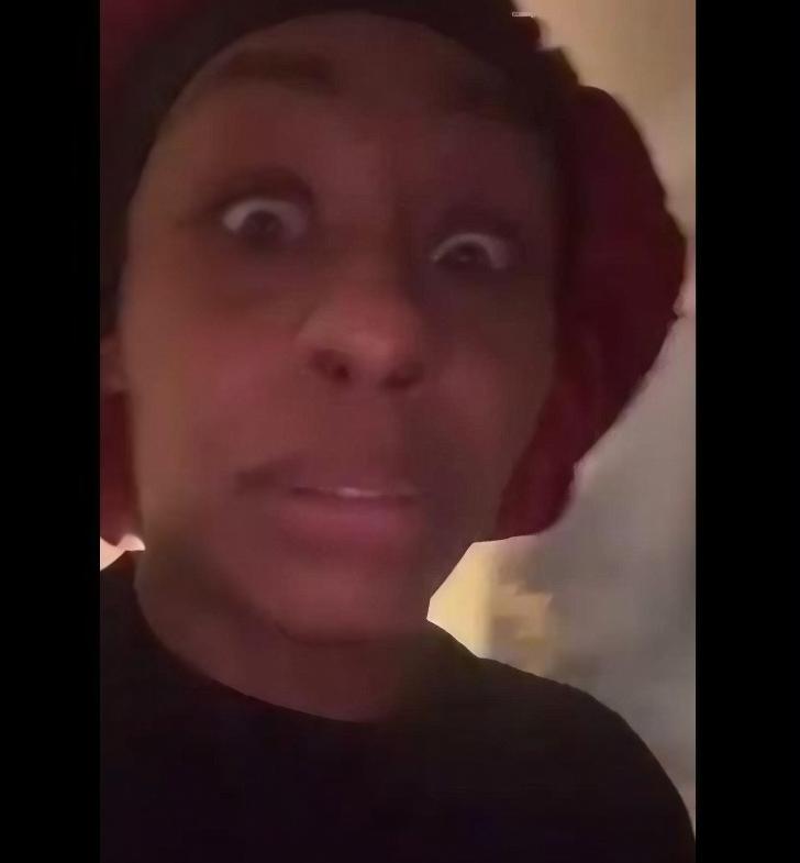 Mad Mom Confronting Teen Girl in Son’s Bunk Bed Sparks Heated Debate Online | WATCH