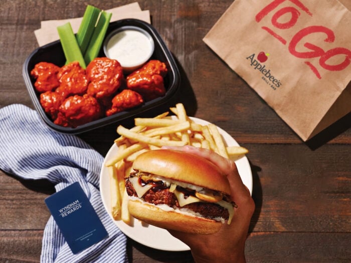Applebee’s Partners with Wyndham Hotels for Free In-Room Delivery