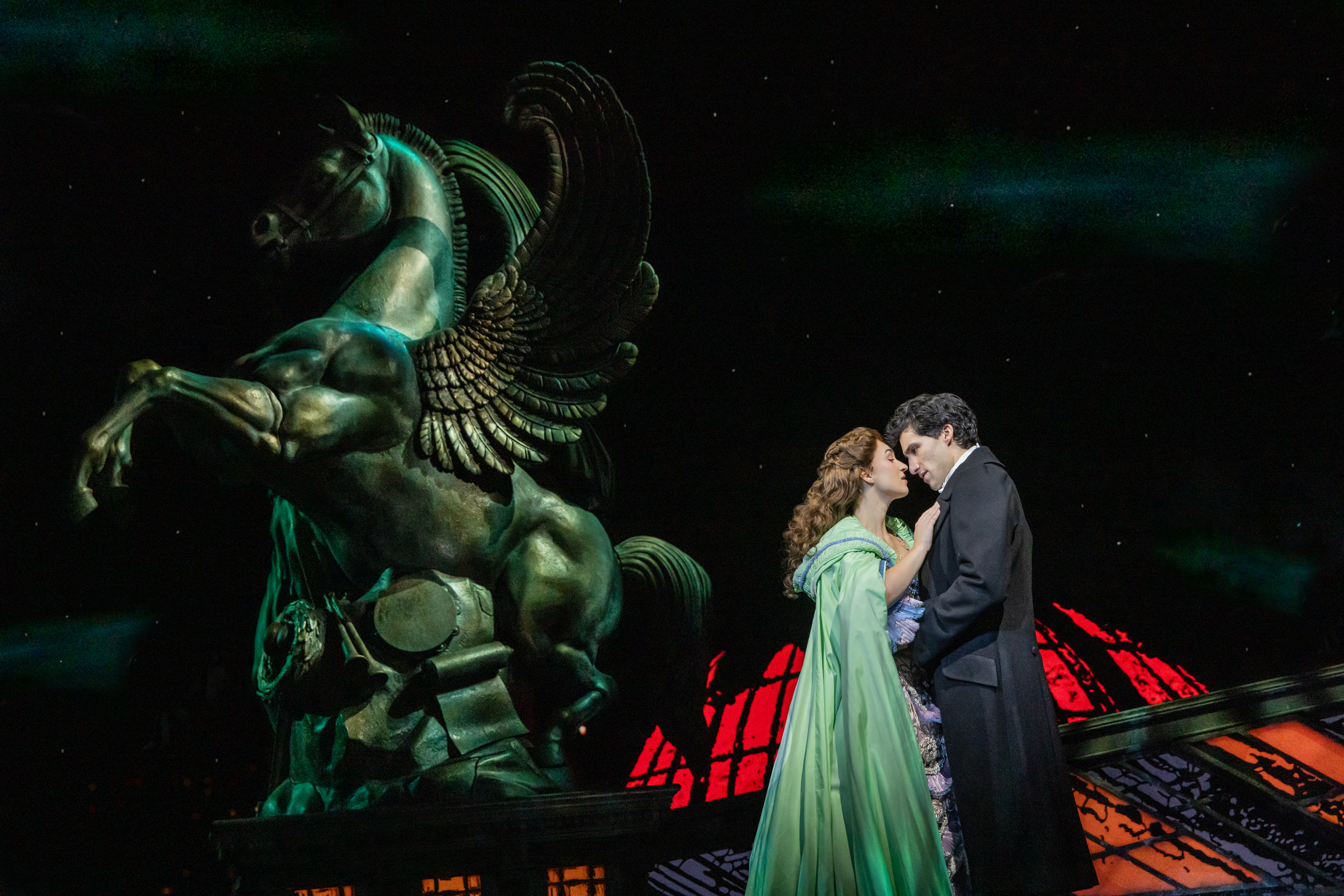 Daniel Lopez as Raoul, Vicomte de Chagny and Jordan Lee Gilbert as Christine Daaé in Phantom of the Opera North American Tour. Photo: Matthew Murphy and Evan Zimmerman