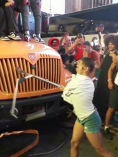 School bus attacked in NYC after Knicks Championship game - screenshot