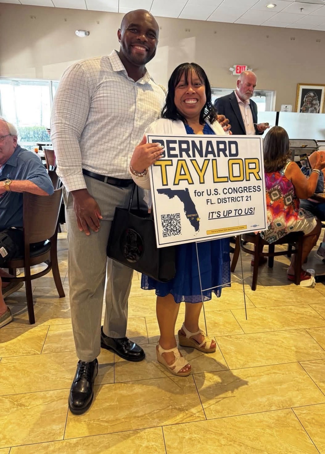 Taylor and supporter (courtesy of HobsonPR