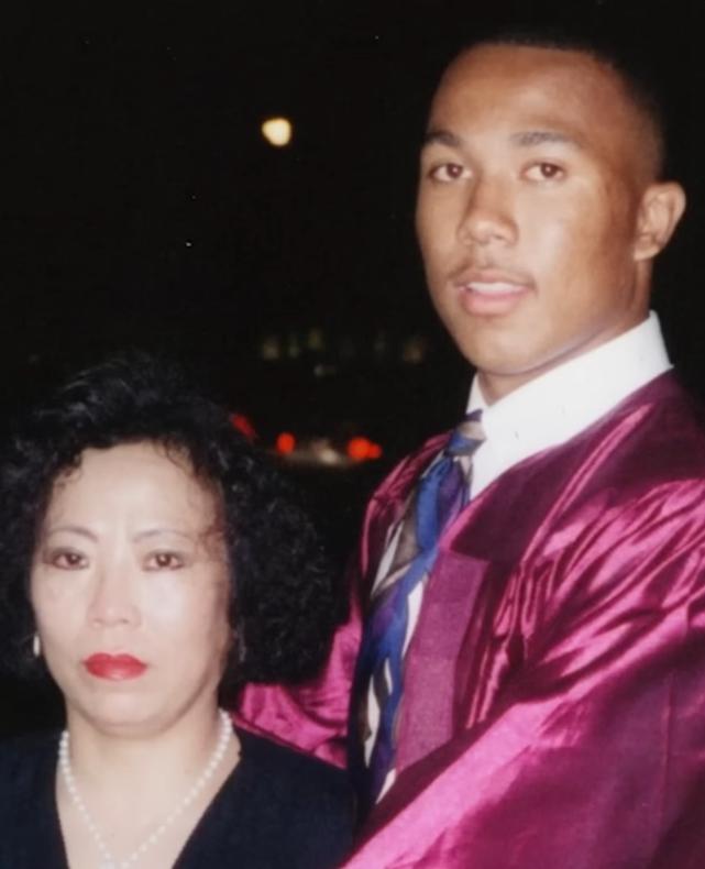 Hines Ward and his mother - screenshot