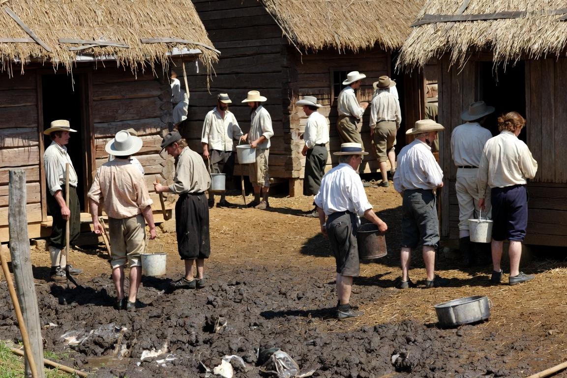 Ordinary colonists facing lice and limited hygiene realities - via eurAI