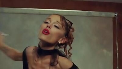 Ariana Grande - screenshot