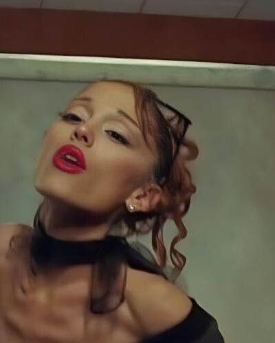 Ariana Grande - screenshot