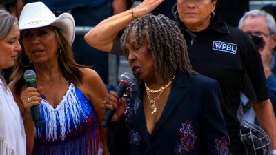 Martha Reeves and background singers 'singing' Nat'l Anthem - via screenshot2