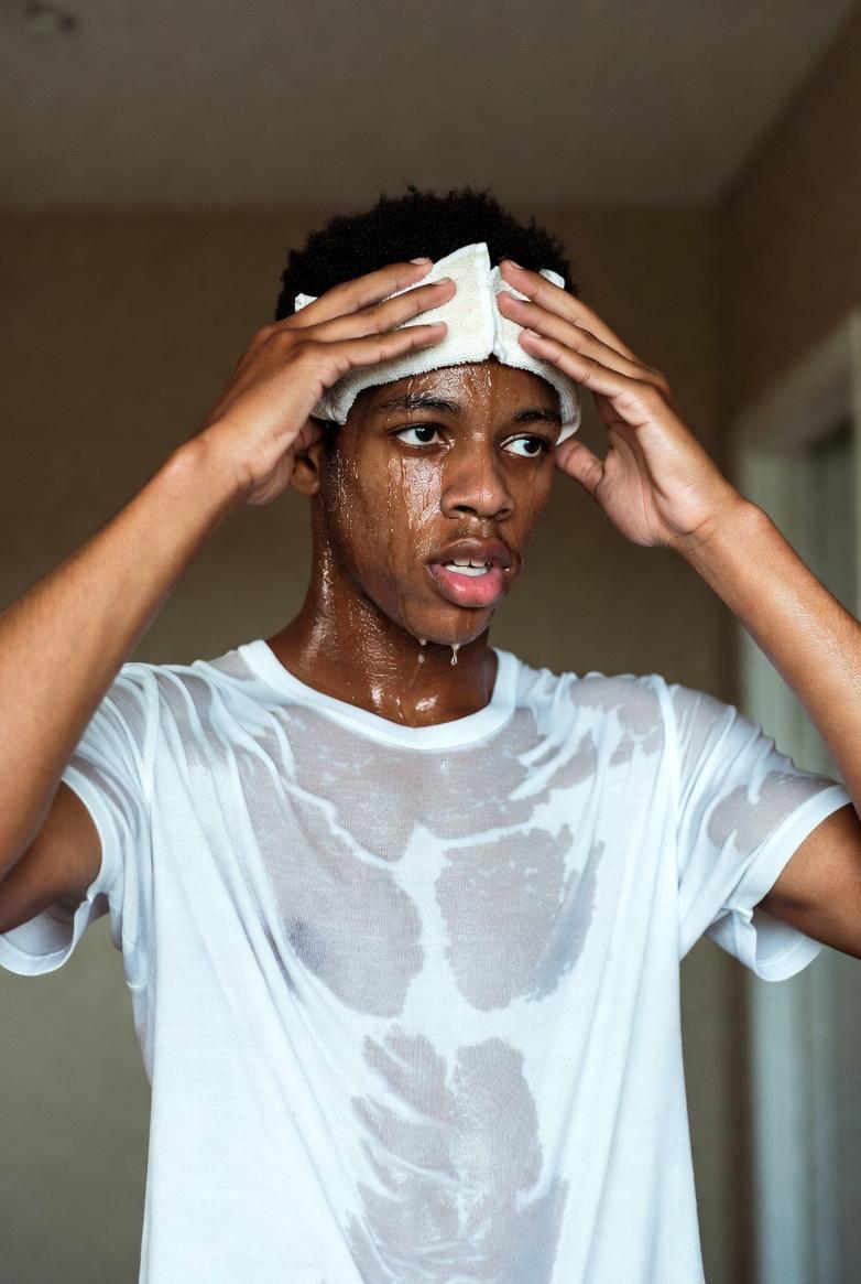 Young male sweating heavily - via eurAI