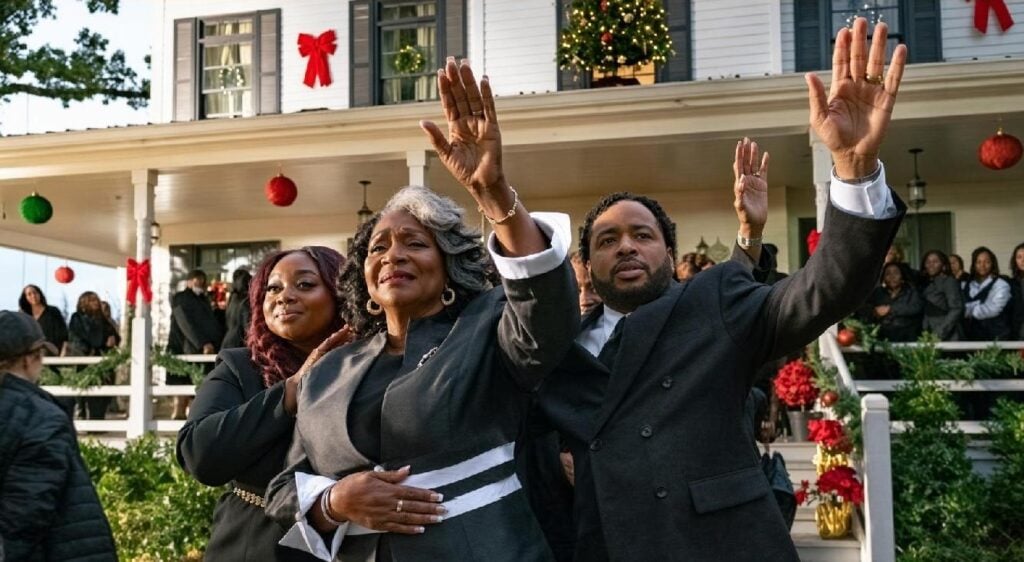 Ann Nesby (center) as Sarah in Tyler Perry's The Gospel of Christmas