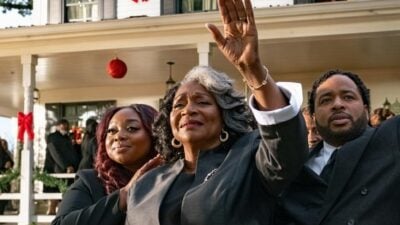 Ann Nesby (center) as Sarah in Tyler Perry's The Gospel of Christmas