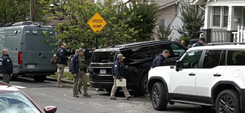 Ilhan Omar's DC home being raided by HSI agents - via screenshot