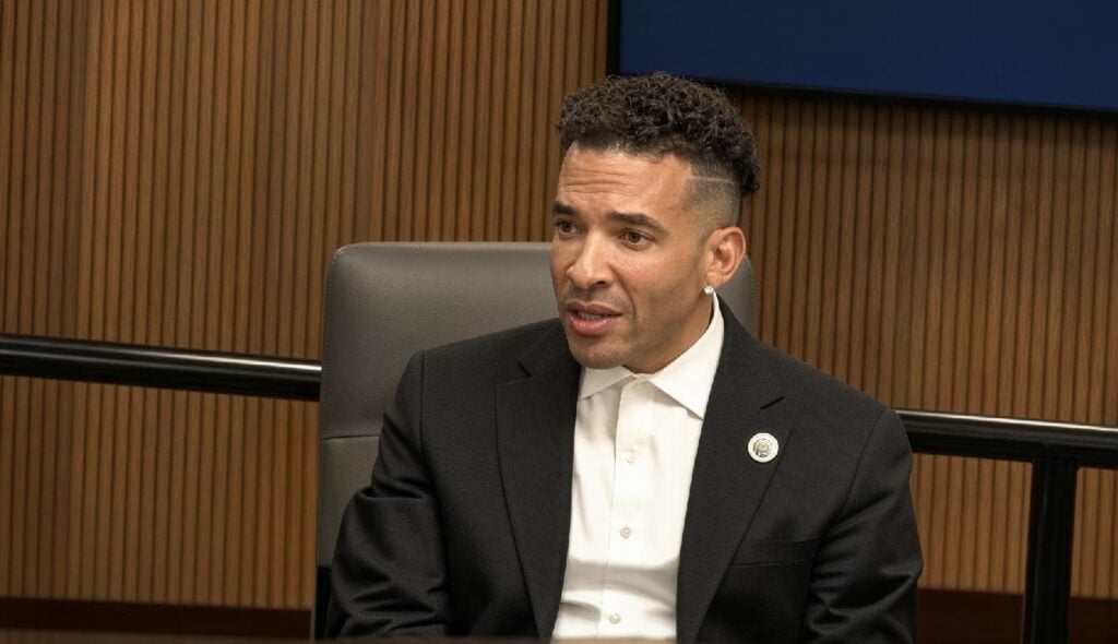 Jason Lee reacts after being stripped of Stockton Vice Mayor title - screenshot