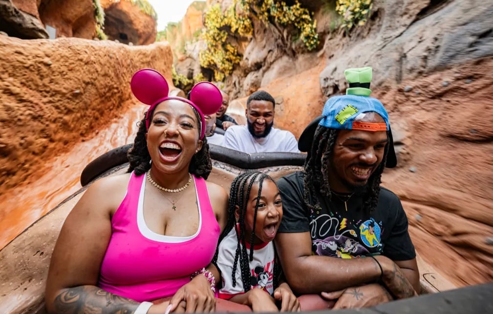 Keith Lee Takes His Family to Walt Disney World and Reviews EPCOT Food & Wine Festival